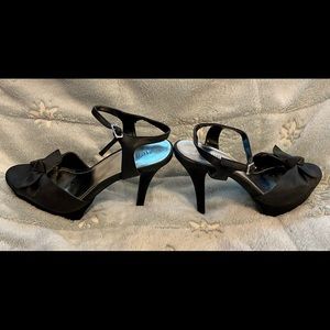 JENNIFER LOPEZ JLO 8.5 Black 4” Heels Never Worn!